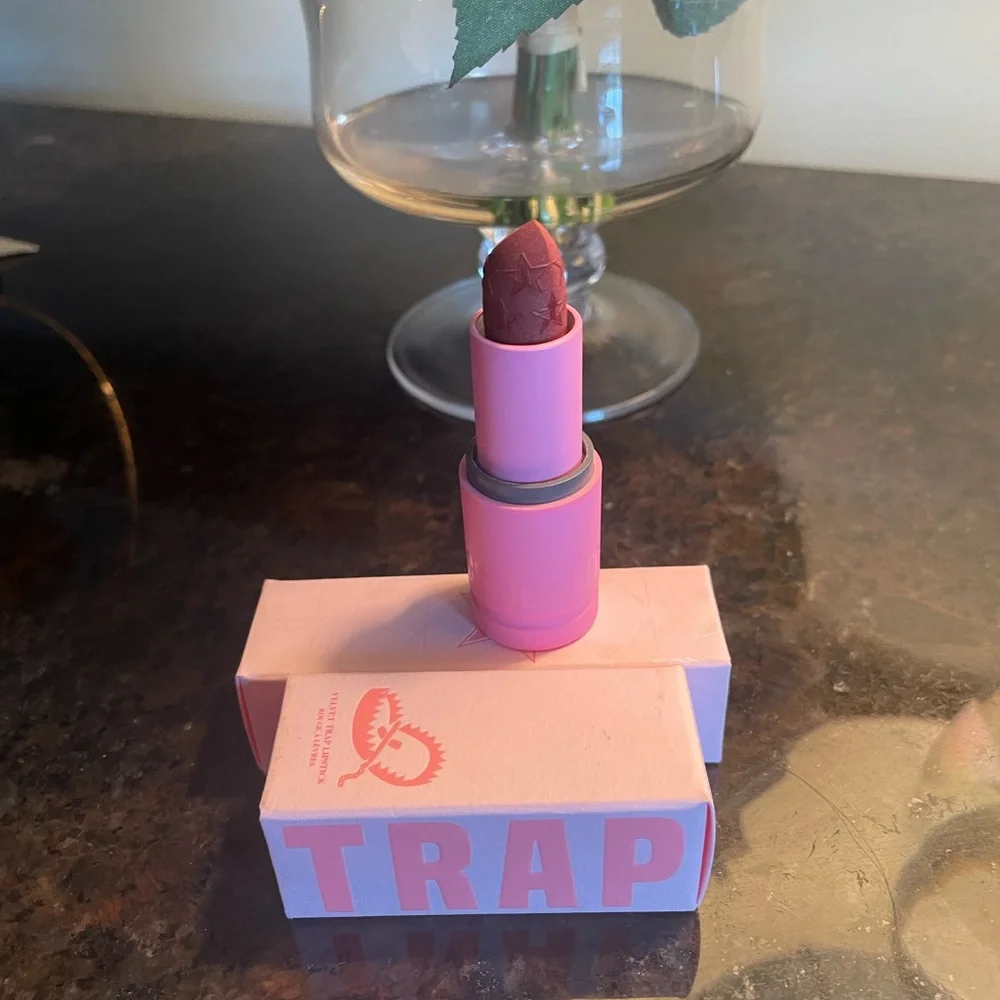 💥🆕💥JEFFREE STAR Star Cosmetic Trap Lipstick - Unicorn Blood (color)